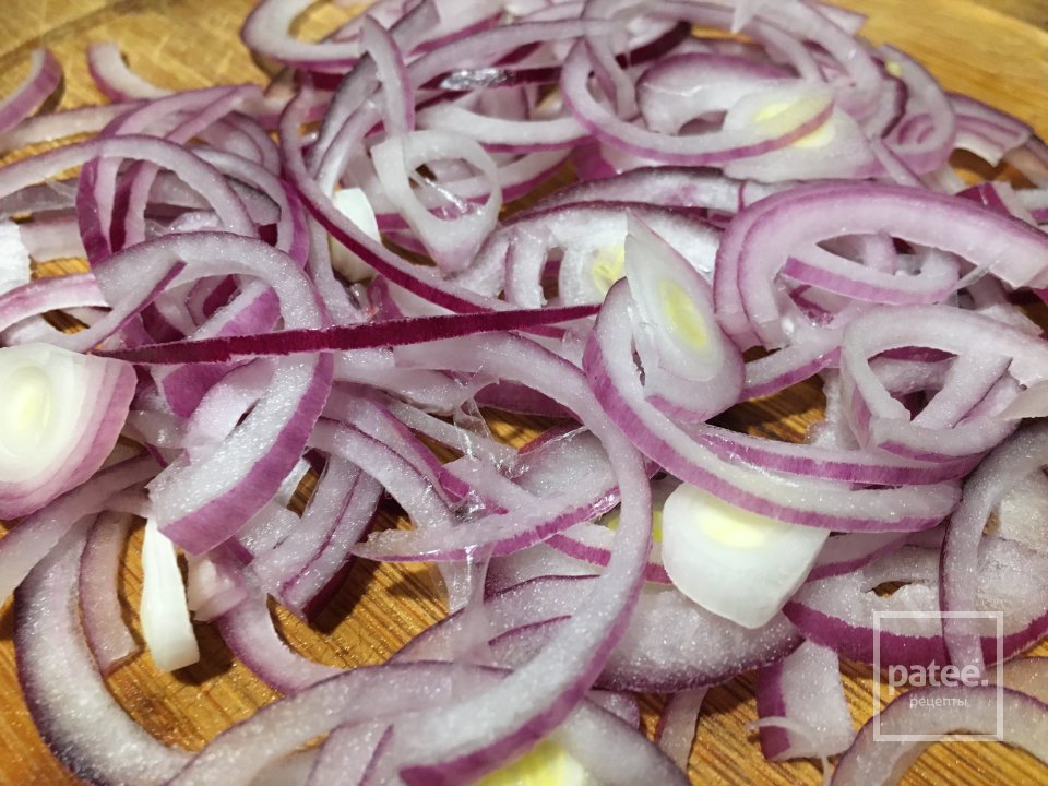 Салат с фарфалле, кальмарами и овощами. - Шаг 5