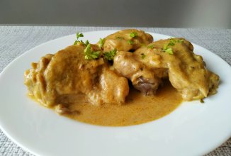 Курица с подливой и готовить просто, и вкусно к любому гарниру!