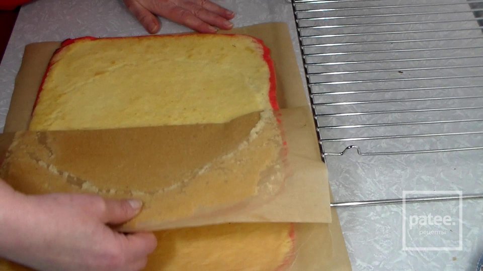 Бисквитный Рулет с Творожным Кремом и Персиками - Шаг 12
