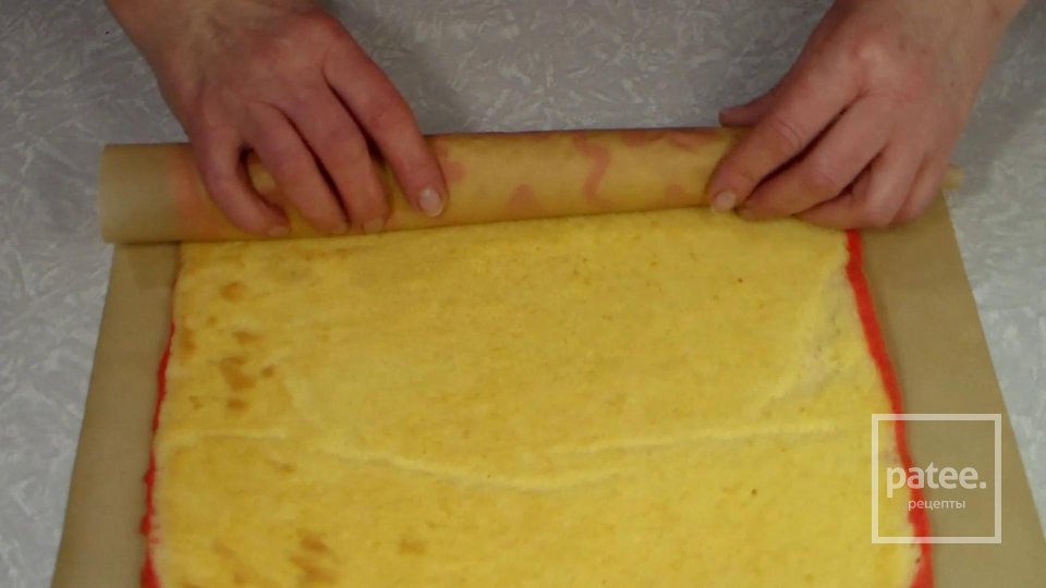 Бисквитный Рулет с Творожным Кремом и Персиками - Шаг 13