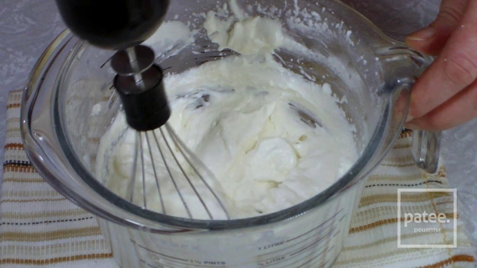 Бисквитный Рулет с Творожным Кремом и Персиками - Шаг 15