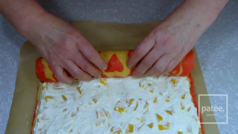 Бисквитный Рулет с Творожным Кремом и Персиками - Шаг 20