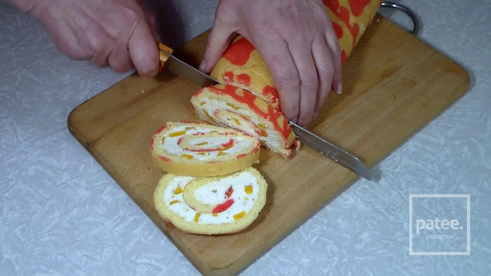 Бисквитный Рулет с Творожным Кремом и Персиками - Шаг 21