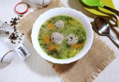 Овощной суп с грибами, мясными фрикадельками и вермишелью