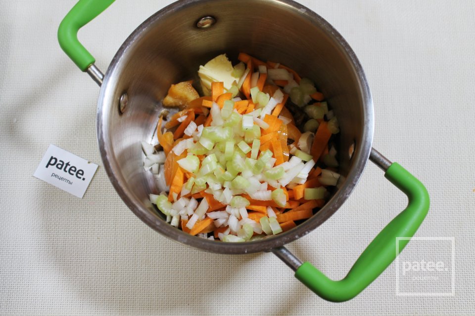 Овощной суп с грибами, мясными фрикадельками и вермишелью - Шаг 9