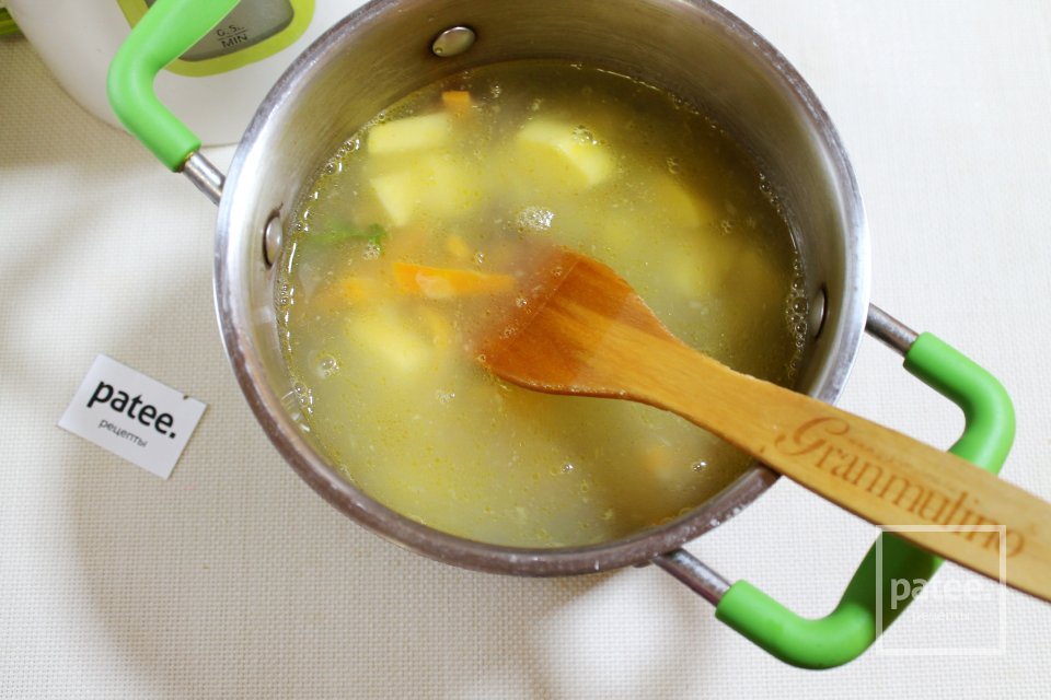 Овощной суп с грибами, мясными фрикадельками и вермишелью - Шаг 12