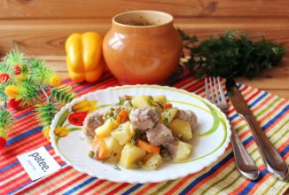 Свиная шейка с овощами в горшочках