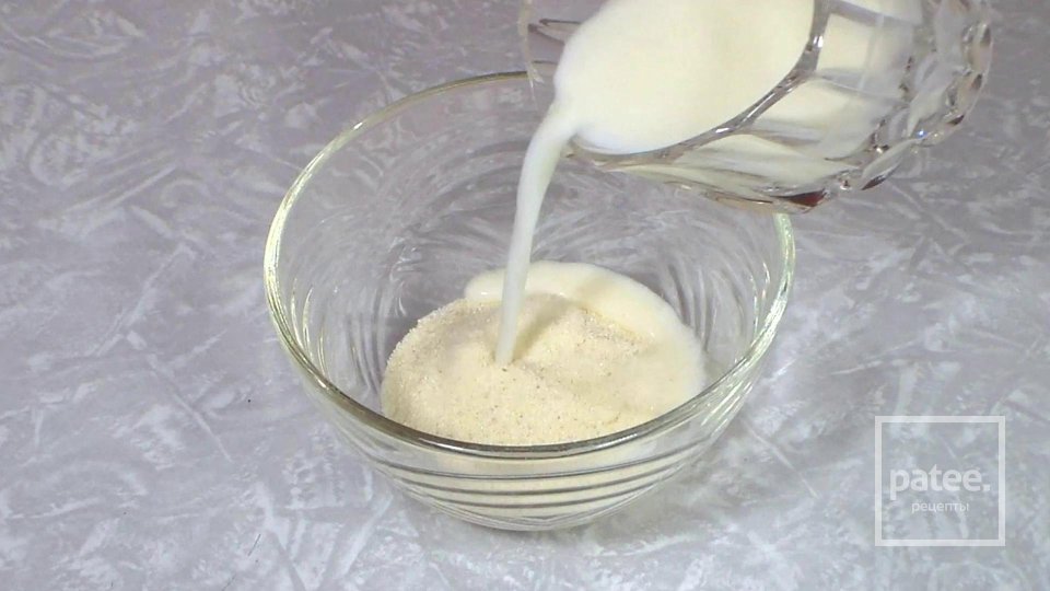 Творожная запеканка без муки с изюмом и малиной - Шаг 2