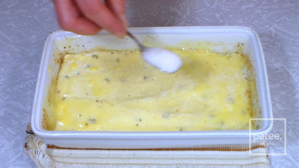 Творожная запеканка без муки с изюмом и малиной - Шаг 7