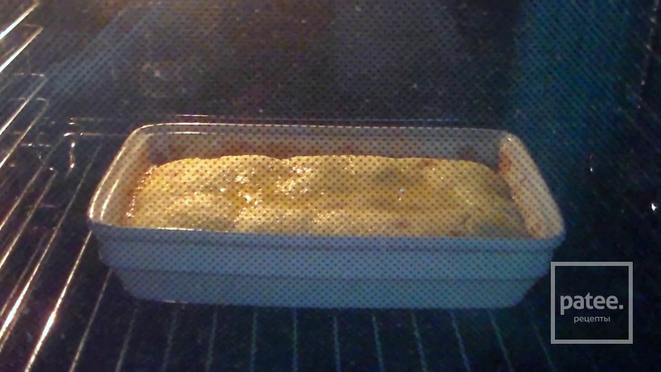 Творожная запеканка без муки с изюмом и малиной - Шаг 8