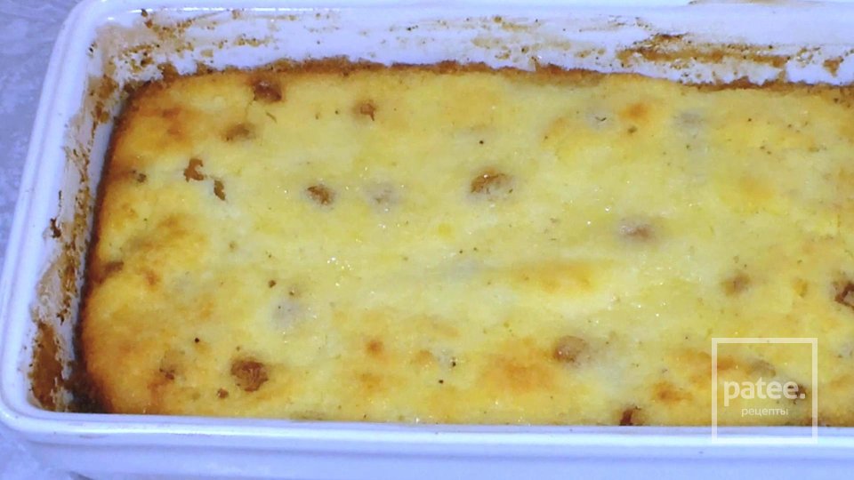 Творожная запеканка без муки с изюмом и малиной - Шаг 9