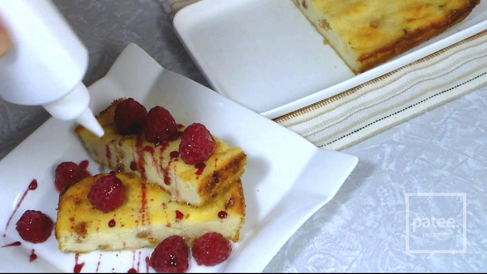 Творожная запеканка без муки с изюмом и малиной - Шаг 10