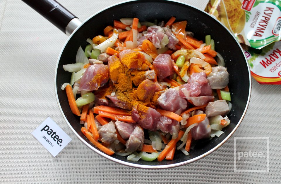 Плов с индейкой на сковороде - Шаг 12