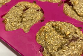 ПП маффины с бананом, грецким орехом и малиной