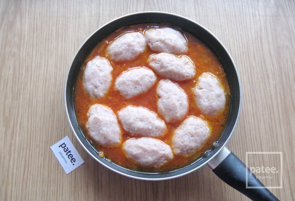 Котлеты с капустой в соусе - Шаг 11