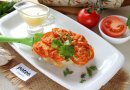 Свинина в духовке с помидорами и сыром