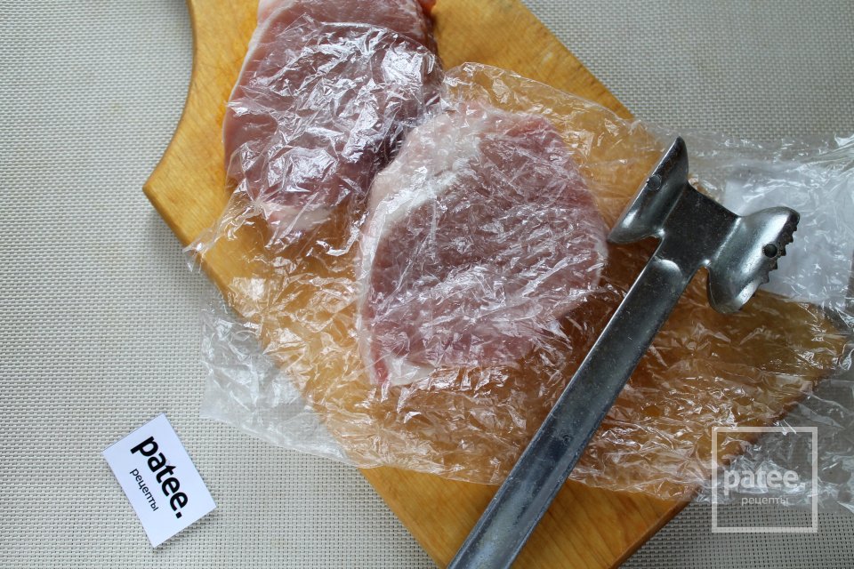 Свинина в духовке с помидорами и сыром - Шаг 3