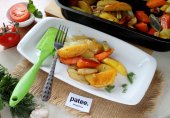 Картофель с овощами и итальянскими травами в духовке