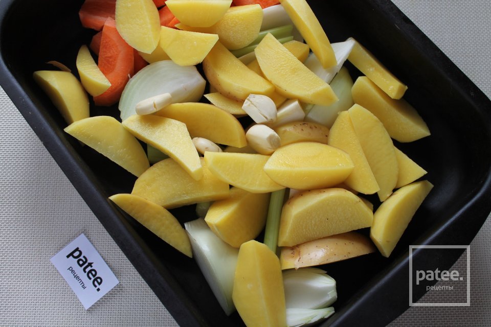 Картофель с овощами и итальянскими травами в духовке - Шаг 7