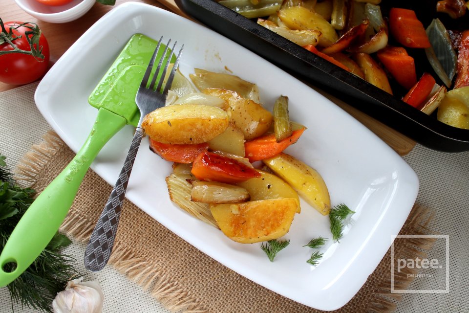 Картофель с овощами и итальянскими травами в духовке - Шаг 13