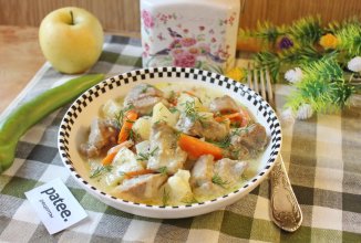 Свинина с яблоками в сметанном соусе