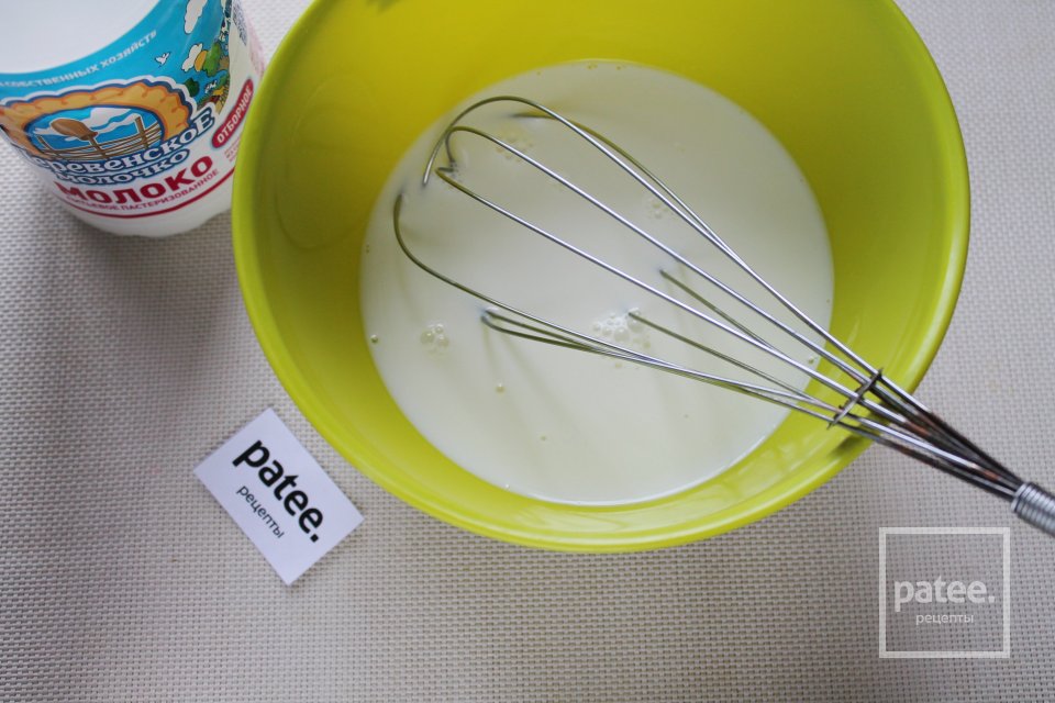 Блины заварные на молоке с яблоком - Шаг 2