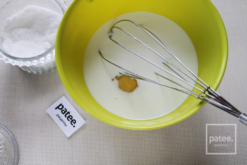 Блины заварные на молоке с яблоком - Шаг 4