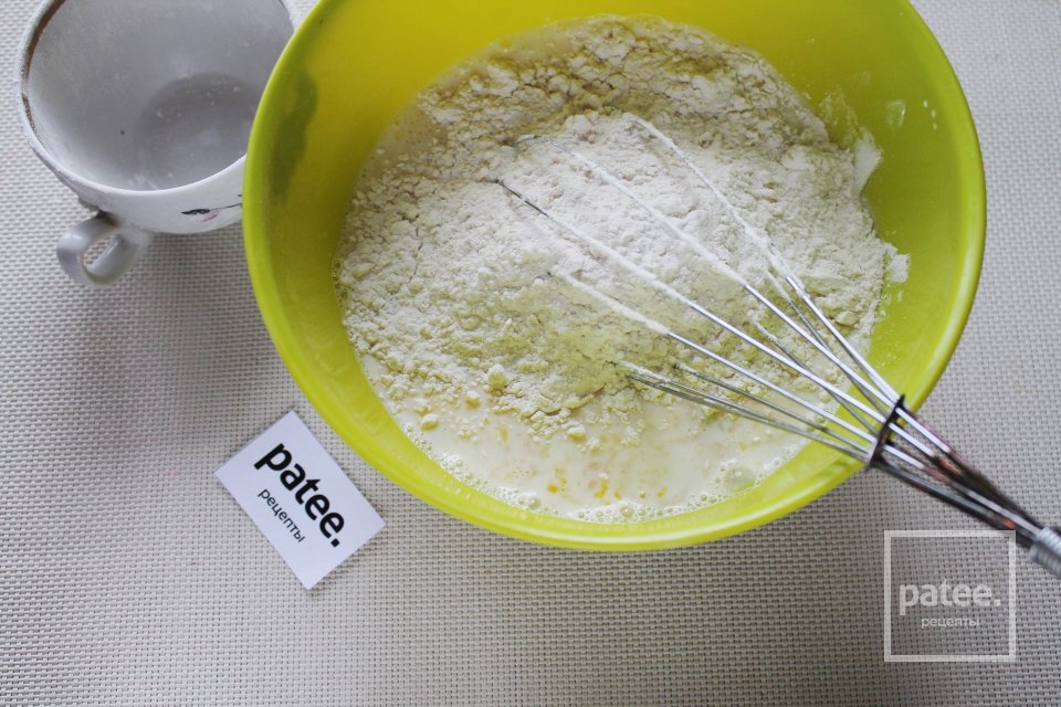 Блины заварные на молоке с яблоком - Шаг 8