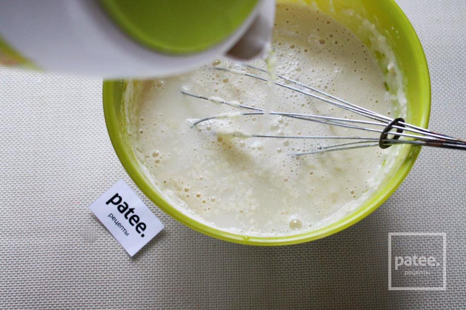 Блины заварные на молоке с яблоком - Шаг 10