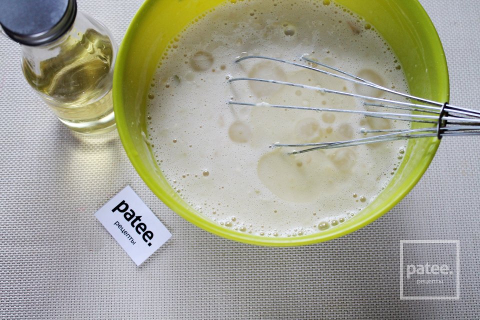 Блины заварные на молоке с яблоком - Шаг 11