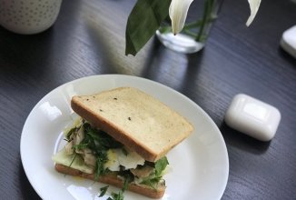 Тост с яйцом пашот