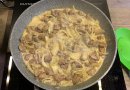 Печень куриная с луком тушёная со сливками