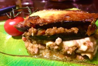 Лазанья из баклажанов с фаршем.