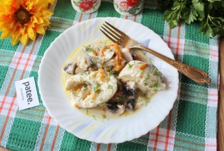 Судак в сливках с грибами