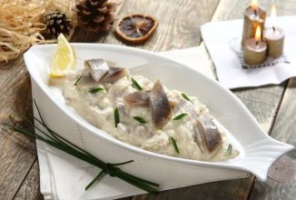 Сельдь в майонезом соусе.