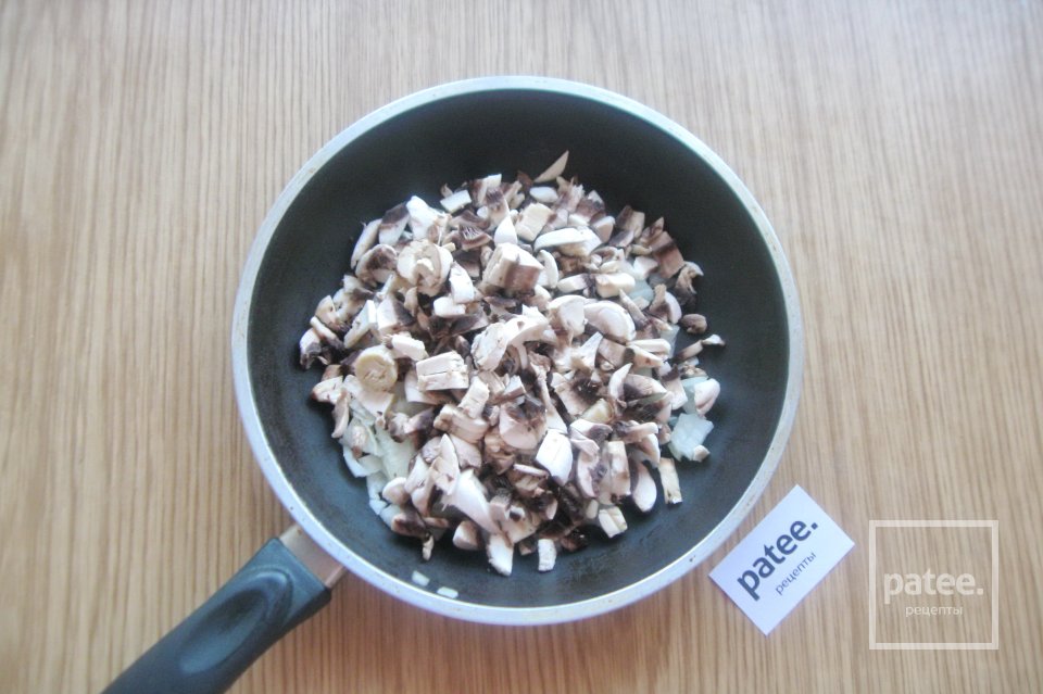 Бутерброды с грибами, сыром и огурцом - Шаг 3