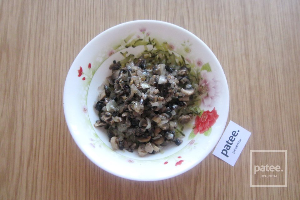 Бутерброды с грибами, сыром и огурцом - Шаг 7