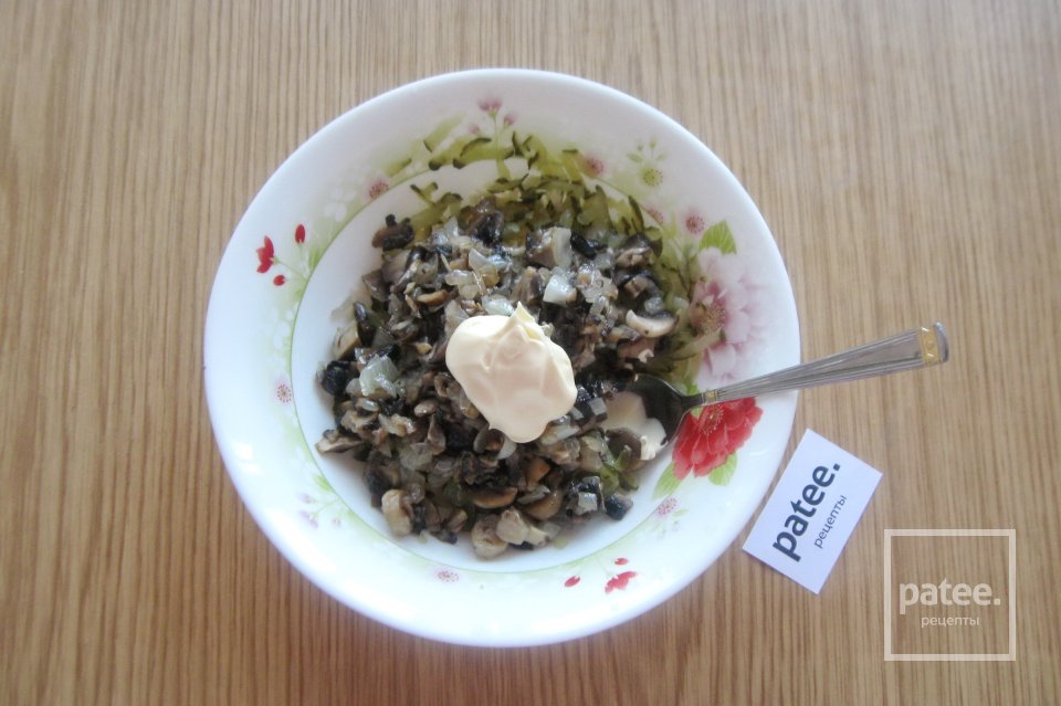 Бутерброды с грибами, сыром и огурцом - Шаг 8