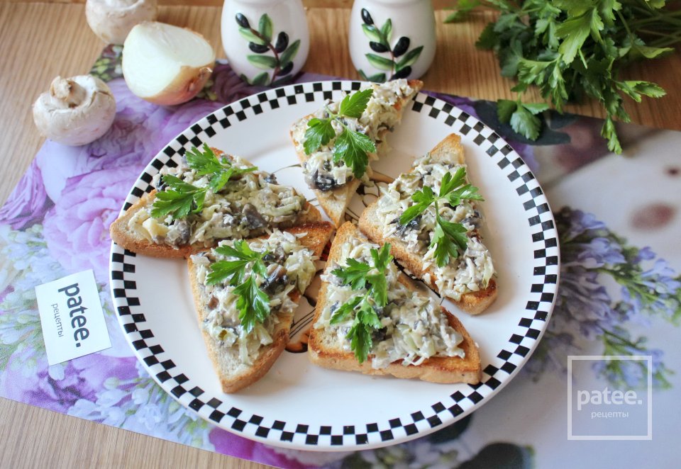 Бутерброды с грибами, сыром и огурцом - Шаг 12