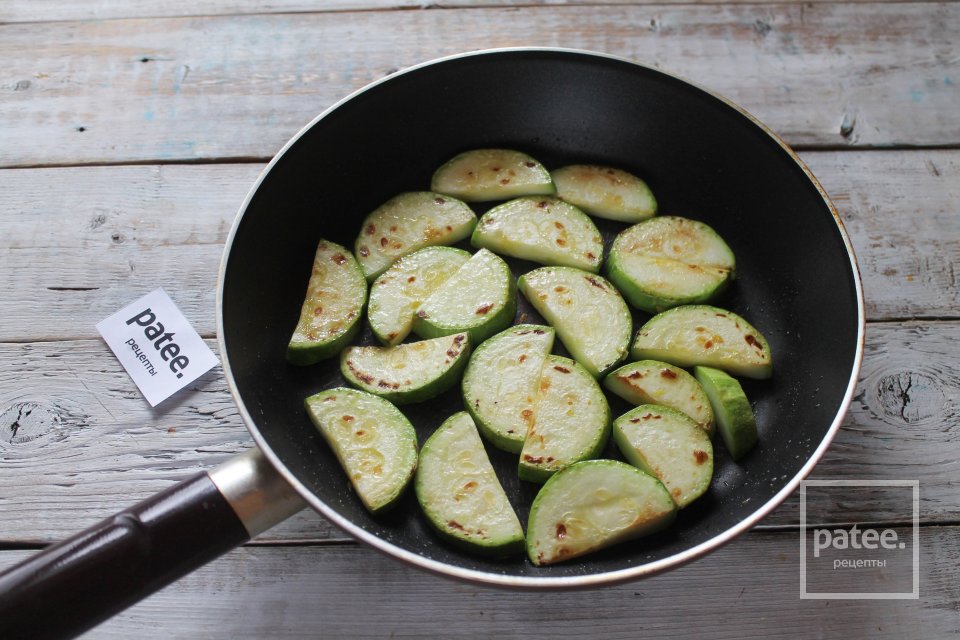Кабачки, тушённые в сметане с тмином - Шаг 10