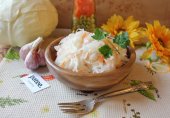 Квашеная капуста с чесноком