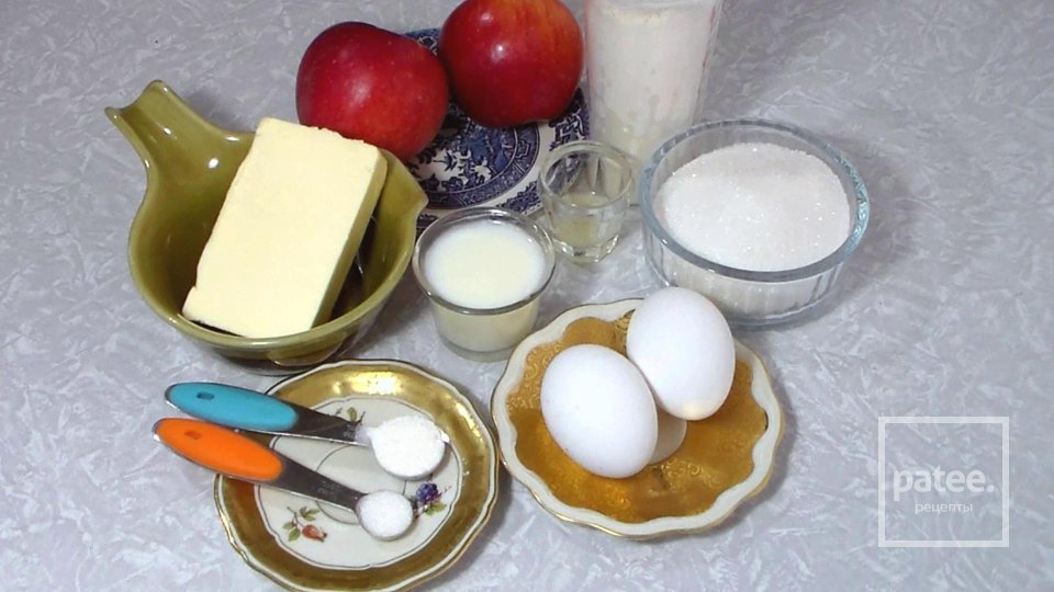 Кексы с яблоками, простой рецепт - Шаг 1