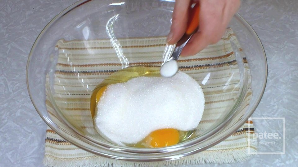 Кексы с яблоками, простой рецепт - Шаг 2