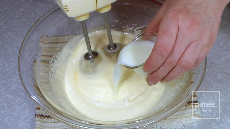 Кексы с яблоками, простой рецепт - Шаг 3