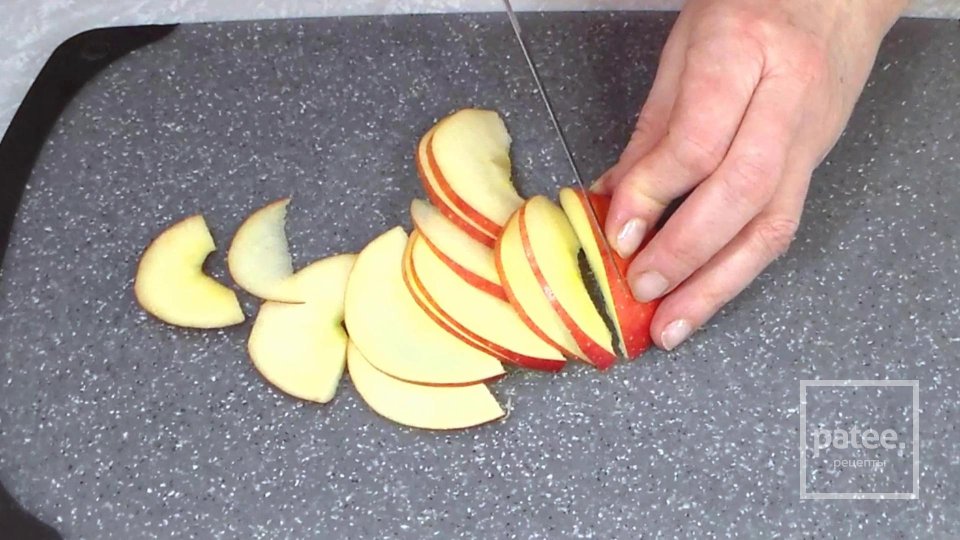 Кексы с яблоками, простой рецепт - Шаг 7