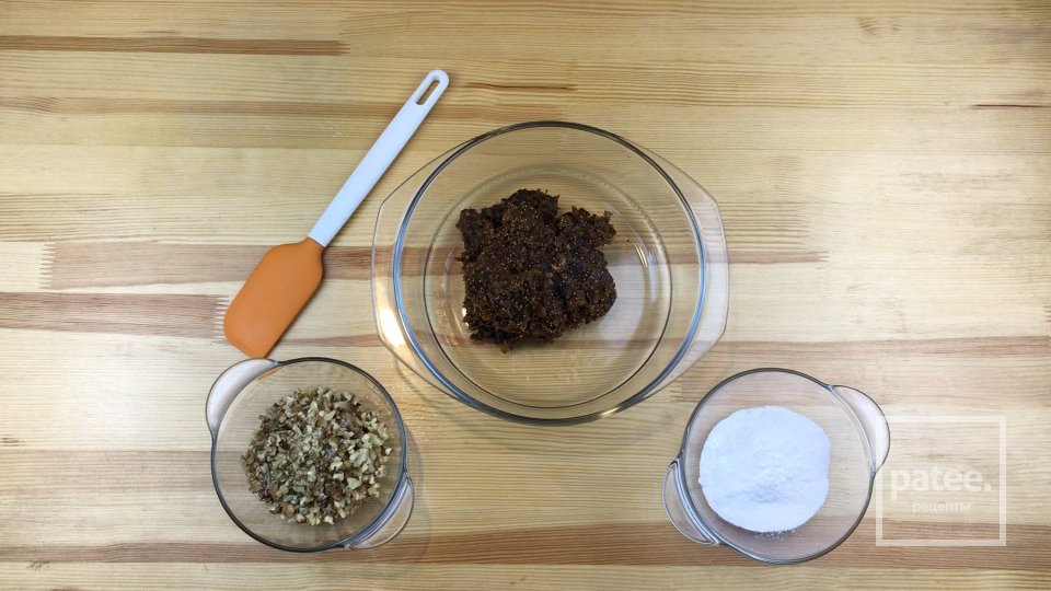 Домашние конфеты из сухофруктов с грецким орехом - Шаг 2