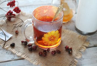 Мятный чай с калиной, имбирём и шиповником