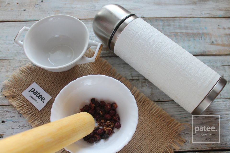 Мятный чай с калиной, имбирём и шиповником - Шаг 2