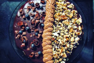 Торт с черносливом и вареной сгущенкой