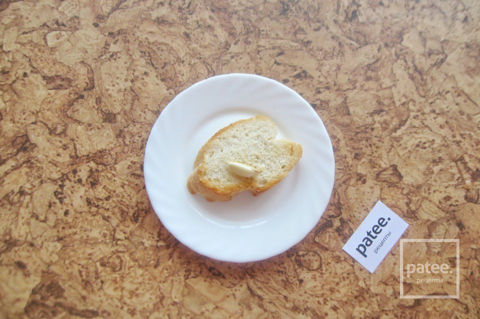 Бутерброды с яйцом, луком и соленым огурцом - Шаг 4